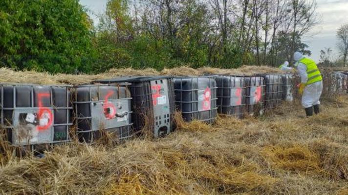 Likvidaci nelegální skládky chemikálií na Jičínsku zaplatí kraj Likvidaci nelegální skládky chemikálií na Jičínsku zaplatí kraj