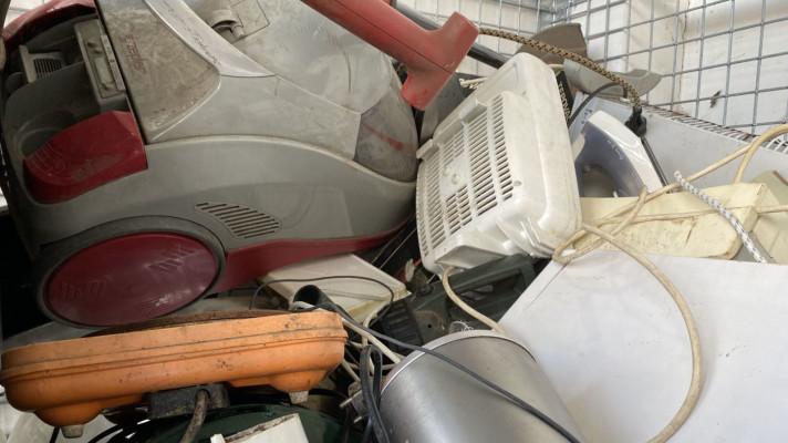 Češi vědí, jaký elektroodpad je nebezpečný: za nejrizikovější považují lednice, mrazáky, úsporné zářivky, televize či monitory
