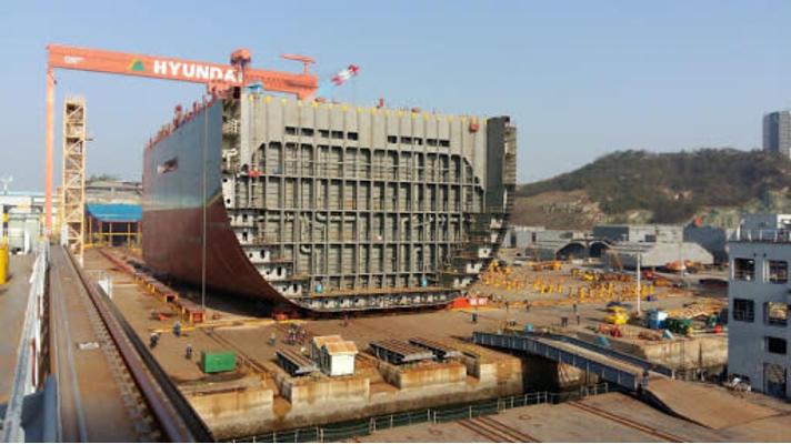 Jihokorejská loděnice postavila první kontejnerovou loď na LNG