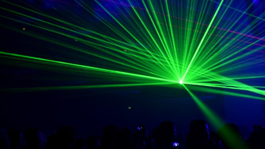 Vrchlabí chystá na silvestra laserovou show, lidi odrazuje od ohňostrojů