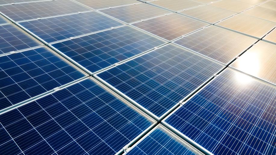 Jak vybrat nejlepší solární panely pro Vaše podnikání? Příručka pro instalatéry