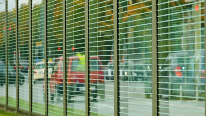 ŘSD upravilo protihlukové stěny, aby byly bezpečnější pro ptáky ŘSD upravilo protihlukové stěny, aby byly bezpečnější pro ptáky