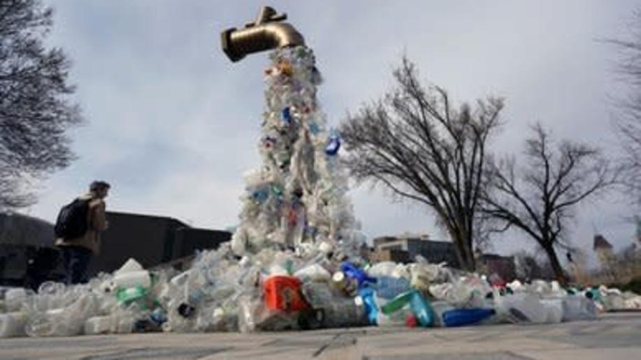 Od roku 1950 se výroba plastů znásobila 230 krát, populace se ztrojnásobila