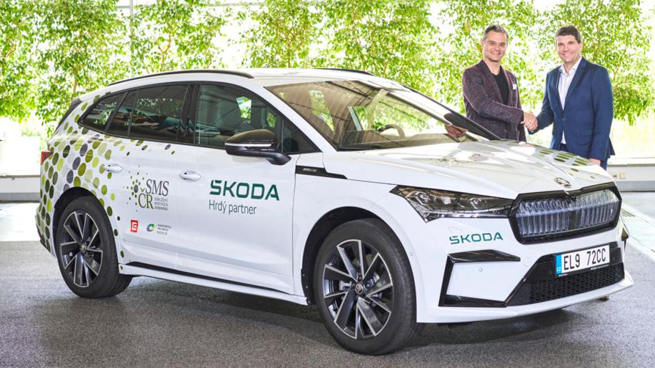 Škoda Auto podporuje obce: Sdružení místních samospráv ČR zapůjčila 3 elektromobily Enyaq Škoda Auto podporuje obce: Sdružení místních samospráv ČR zapůjčila 3 elektromobily Enyaq