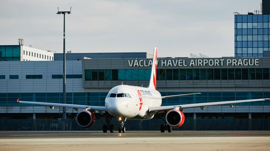 Téměř o 70 procent méně emisí CO? než před 14 lety. Letiště Praha každoročně snižuje dopady své činnosti na životní prostředí Téměř o 70 procent méně emisí CO? než před 14 lety. Letiště Praha každoročně snižuje dopady své činnosti na životní prostředí