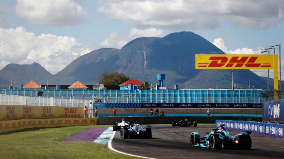 Deset let společného závodění: DHL a Formule E uzavírají sezónu v Londýně Deset let společného závodění: DHL a Formule E uzavírají sezónu v Londýně