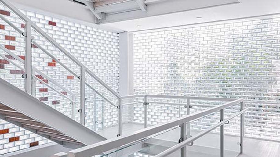 Progresus nabytím závodu Vitrablok získává značku Seves Glass Block, největšího světového výrobce skleněných tvárnic Progresus nabytím závodu Vitrablok získává značku Seves Glass Block, největšího světového výrobce skleněných tvárnic