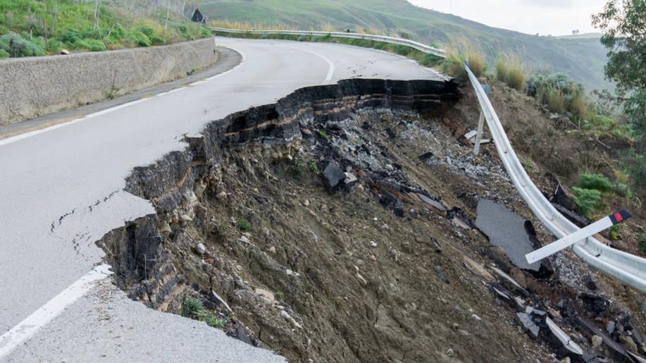 Sesuvy půdy očekávají geologové Beskydech, svahové deformace hlásí 6 lokalit