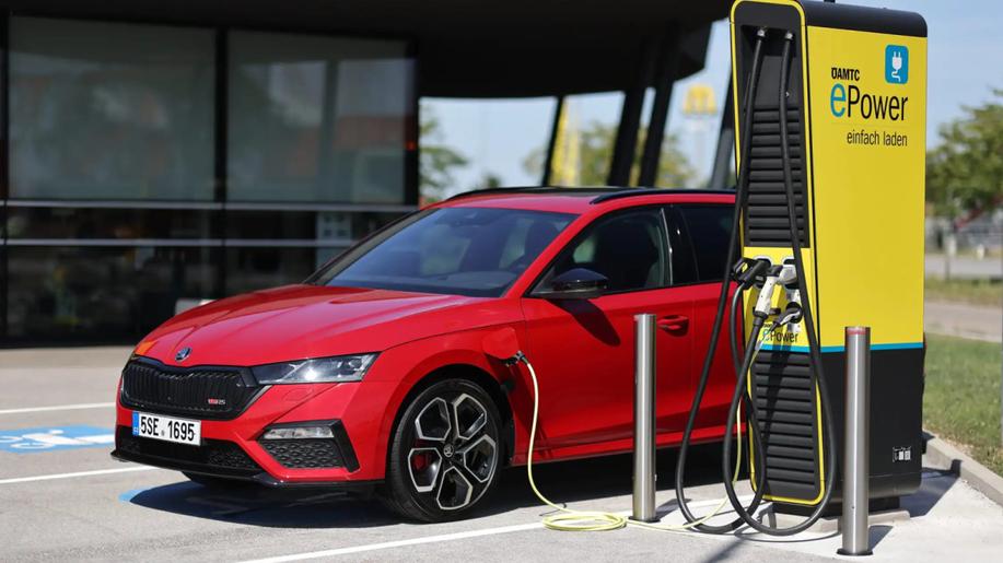 Škoda Octavia počtvrté v řadě nejprodávanějším plug-in hybridem v Česku